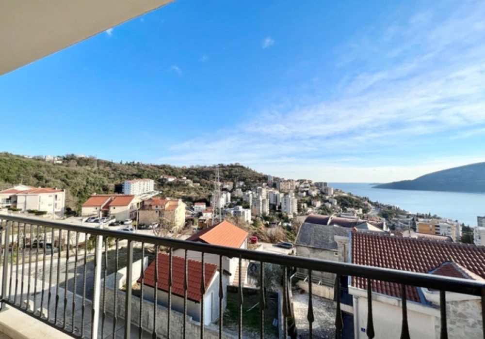 Apartments for sale 2 rooms, 80 m². Herceg Novi. 