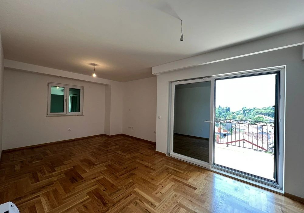 Stan na prodaju 2 собе, 74 m². Tivat. 