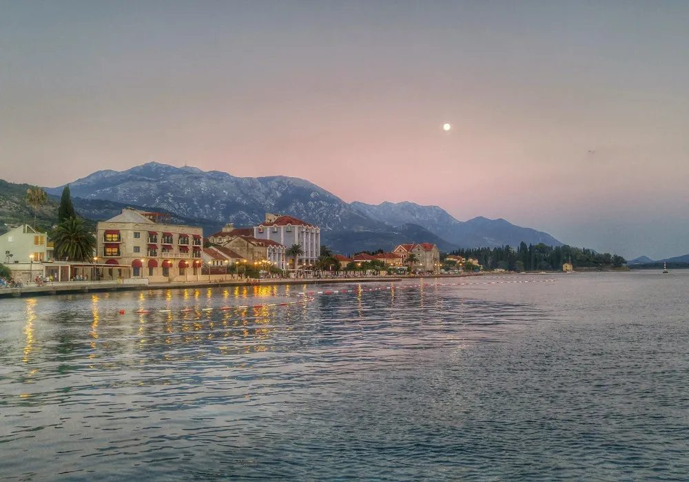 Apartments for sale 2 rooms, 74 m². Tivat. 