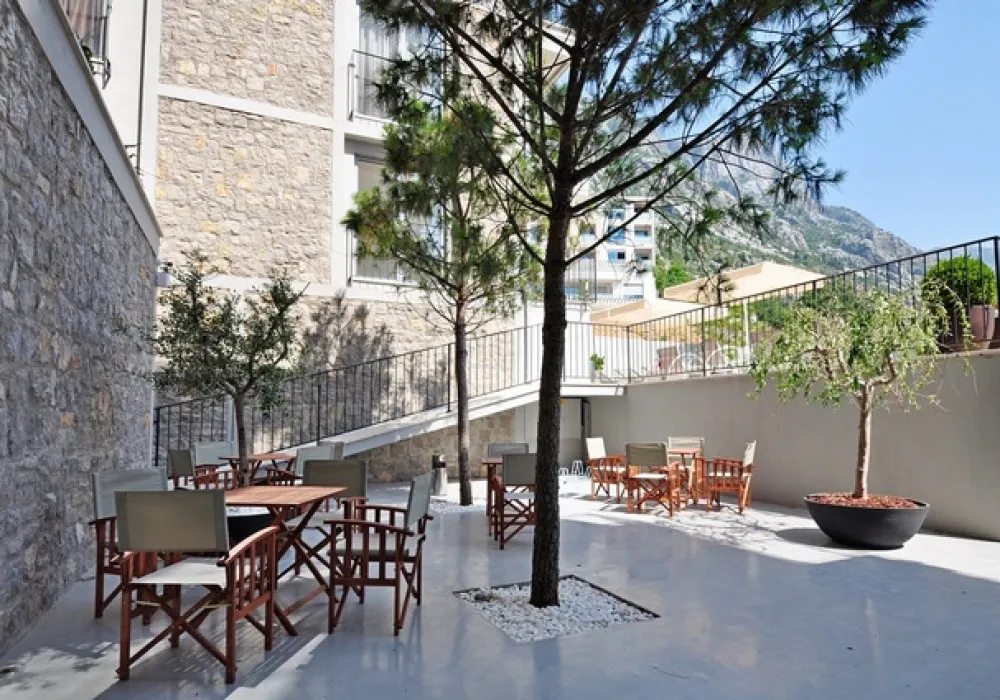 Apartments for sale 4 rooms, 224 m². Dobrota. 