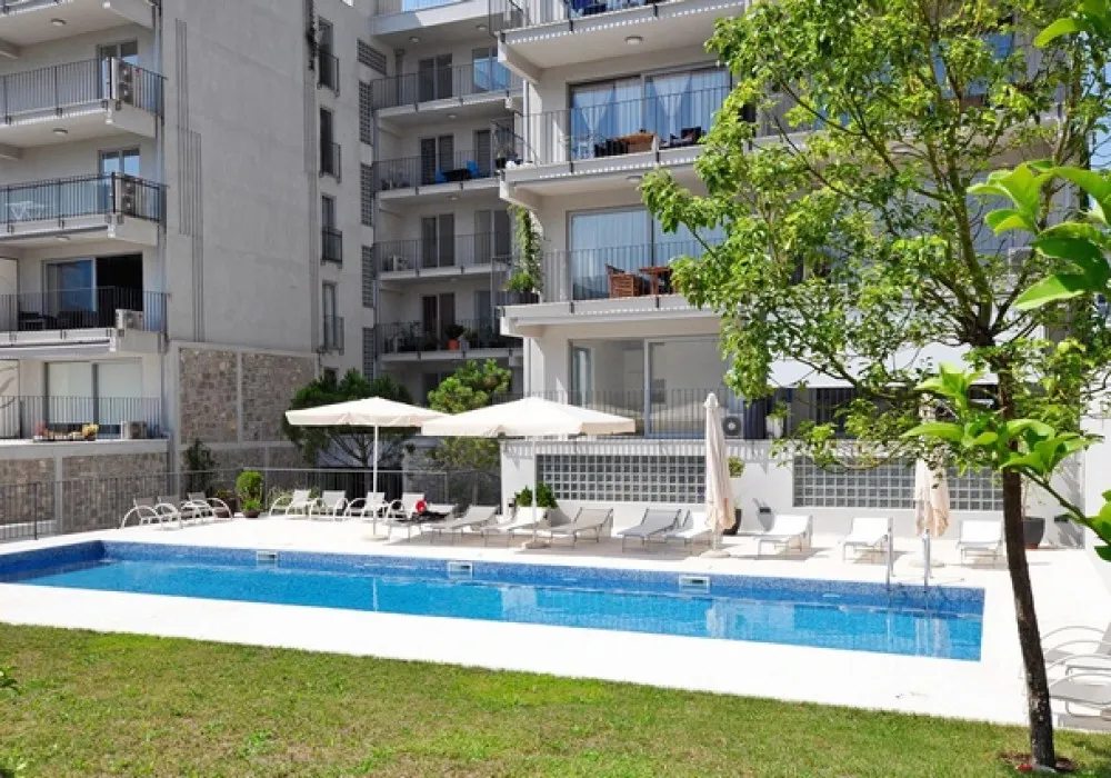 Apartments for sale 4 rooms, 224 m². Dobrota. 