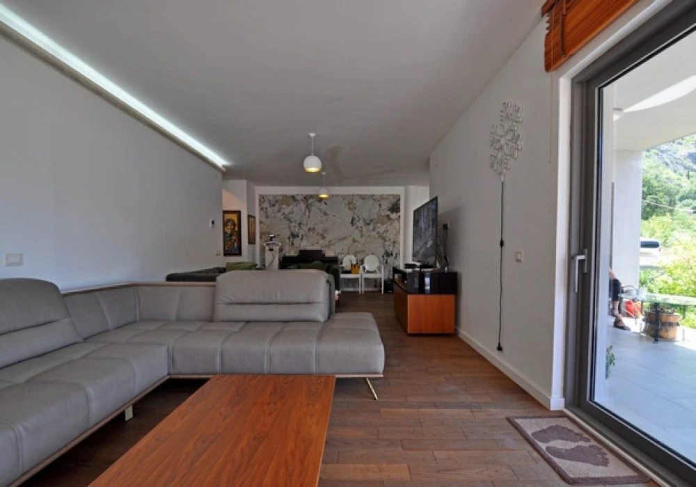 Apartments for sale 4 rooms, 224 m². Dobrota. 