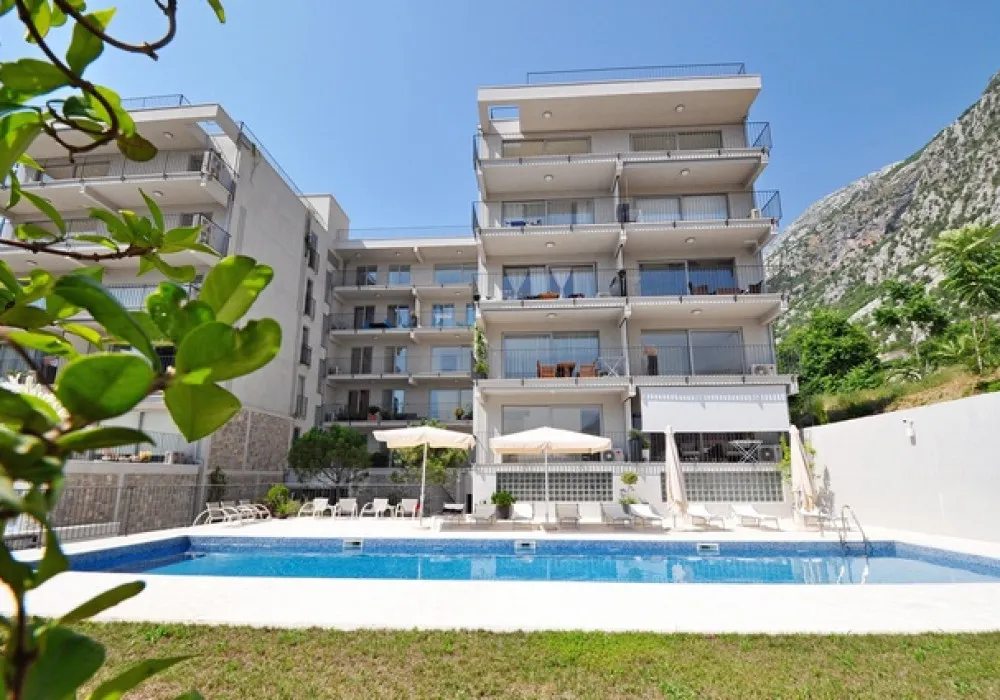 Apartments for sale 4 rooms, 224 m². Dobrota. 