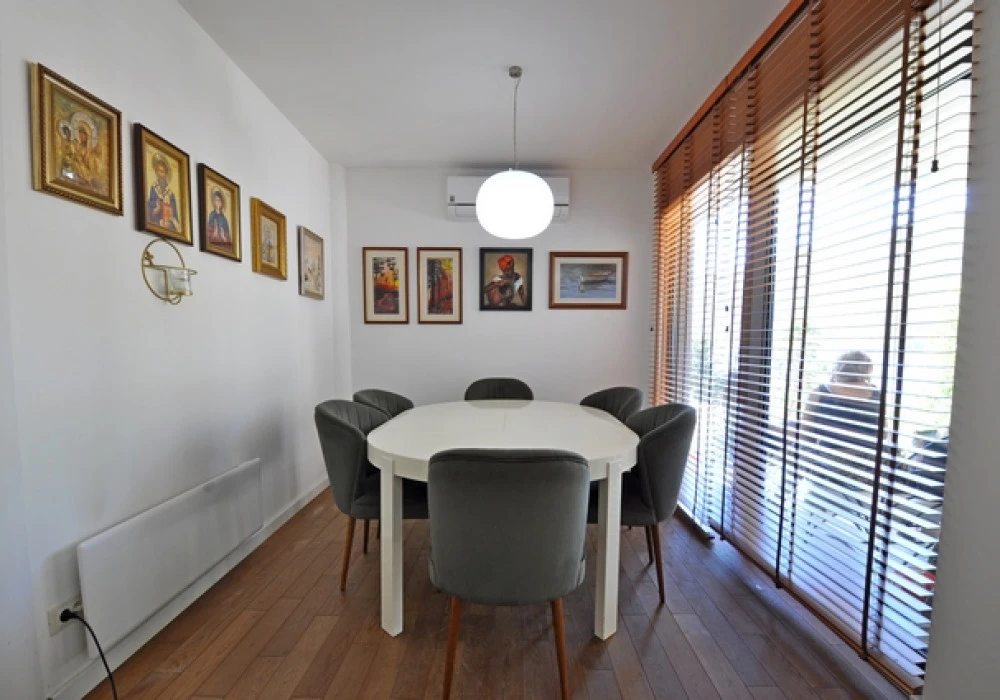 Apartments for sale 4 rooms, 224 m². Dobrota. 