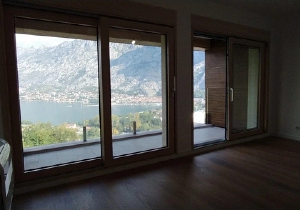 Apartments for sale 2 rooms, 144 m². Kotor. 