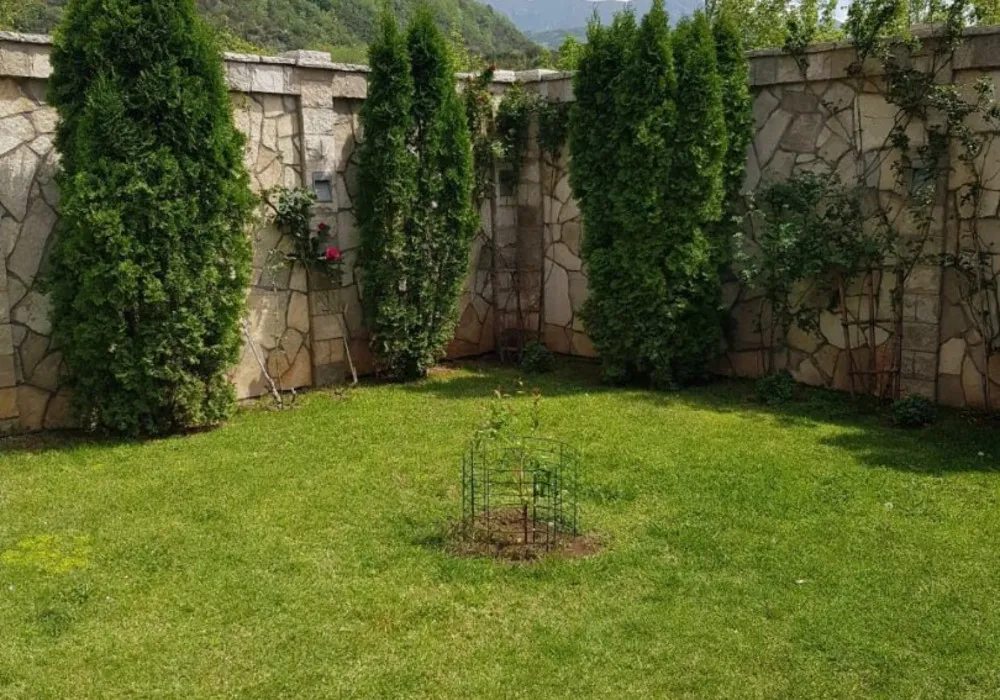 House for sale 3 rooms, 500 m². Becici. 