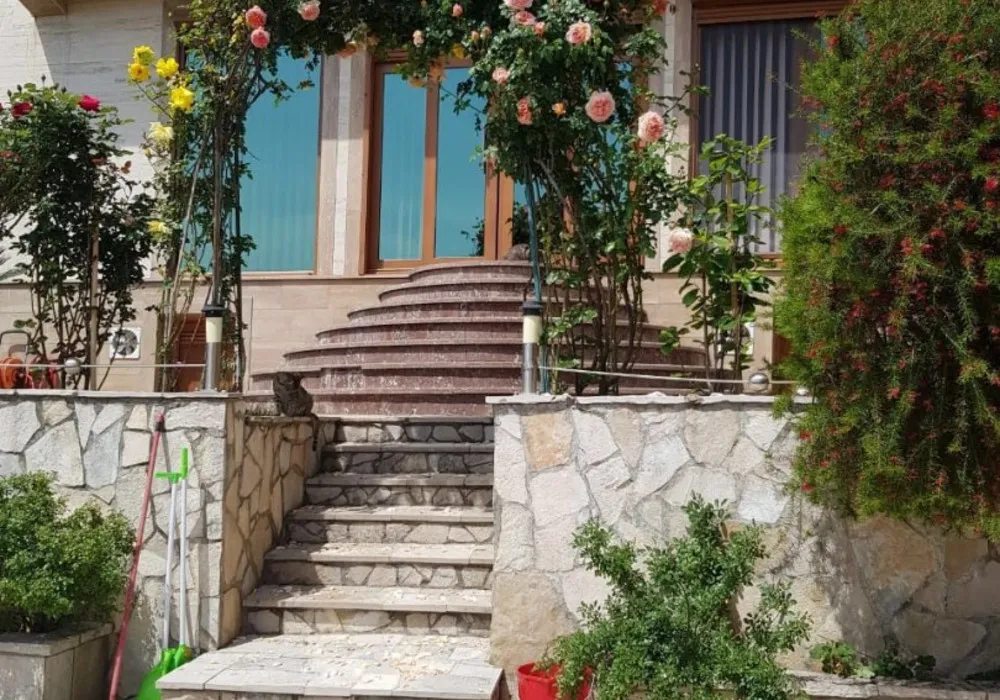 House for sale 3 rooms, 500 m². Becici. 