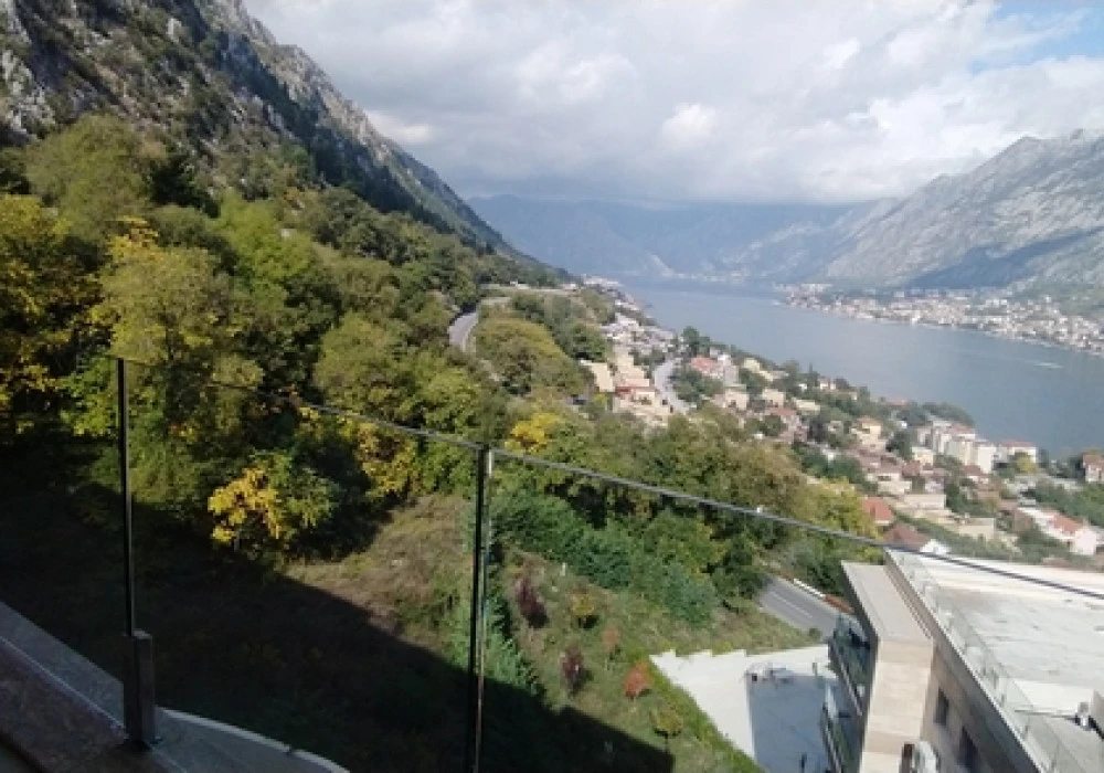 Stan na prodaju 2 собе, 431 m². Kotor. 