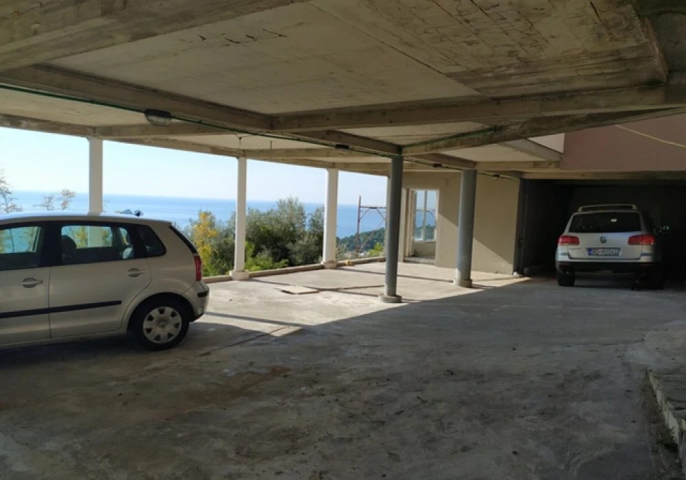 Kuća na prodaju 4 собе, 220 m². Petrovac. 