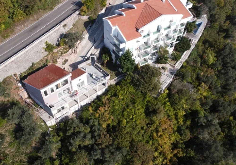 Kuća na prodaju 4 собе, 220 m². Petrovac. 