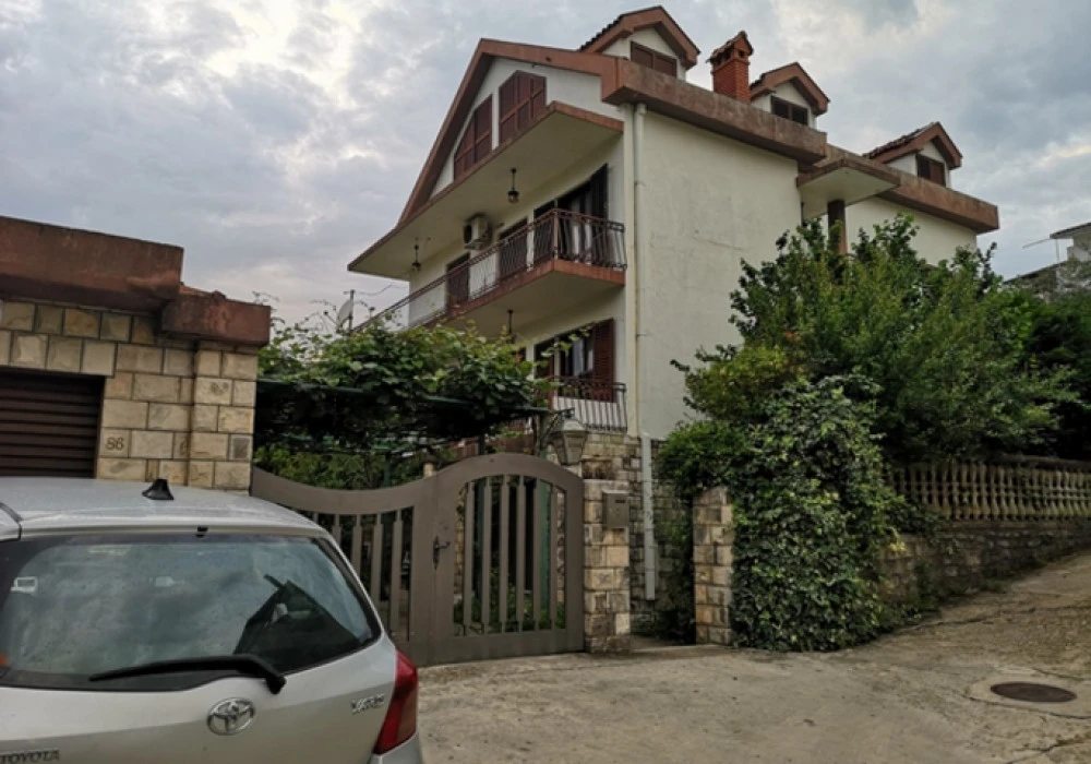 House for sale 12 rooms, 100 m². Herceg Novi. 