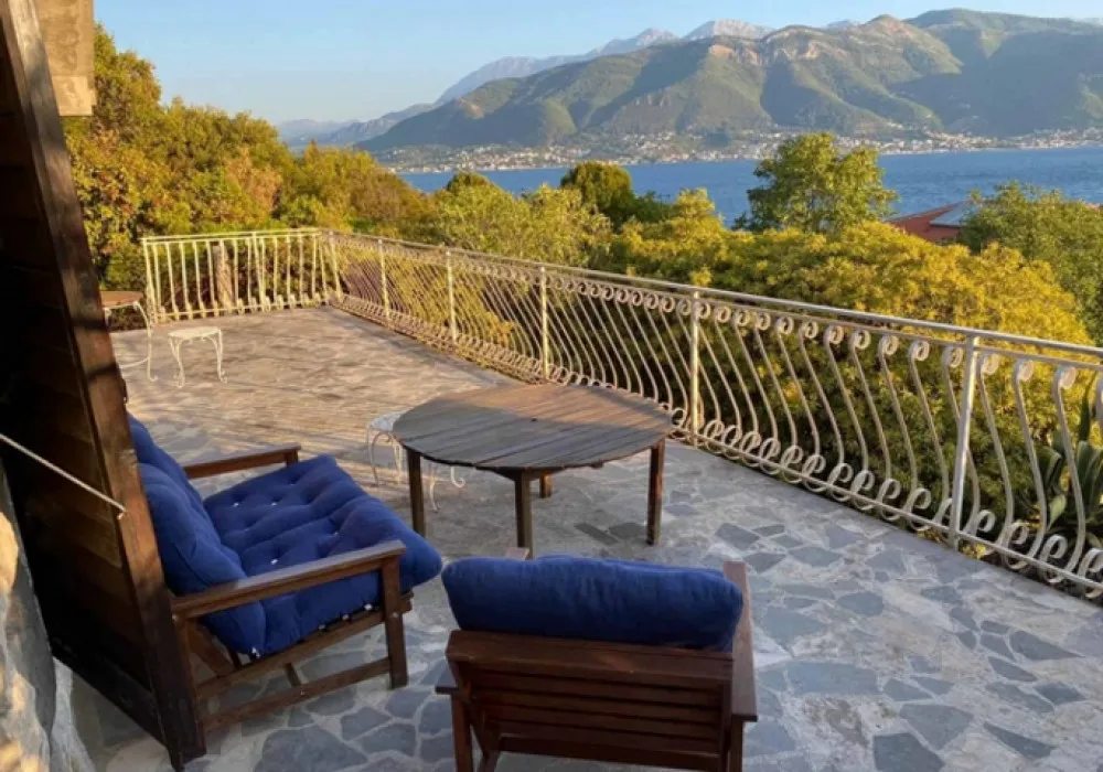 House for sale 12 rooms, 100 m². Herceg Novi. 