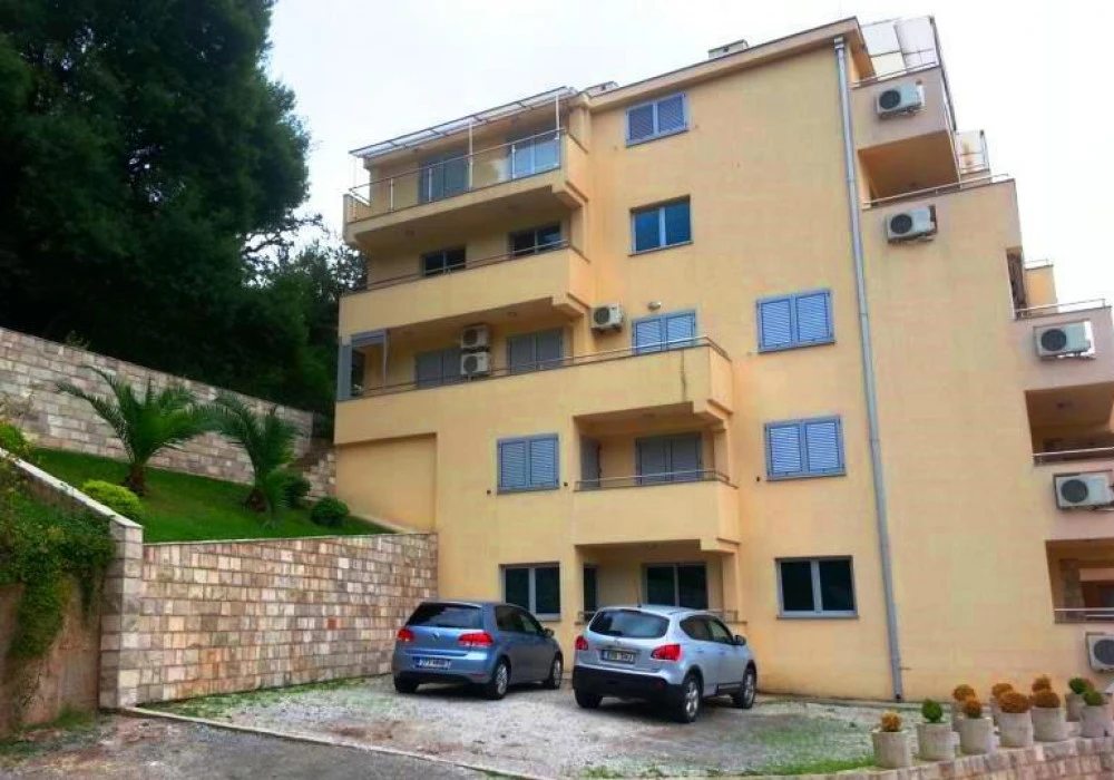 Apartments for sale 2 rooms, 85 m². Budva. 