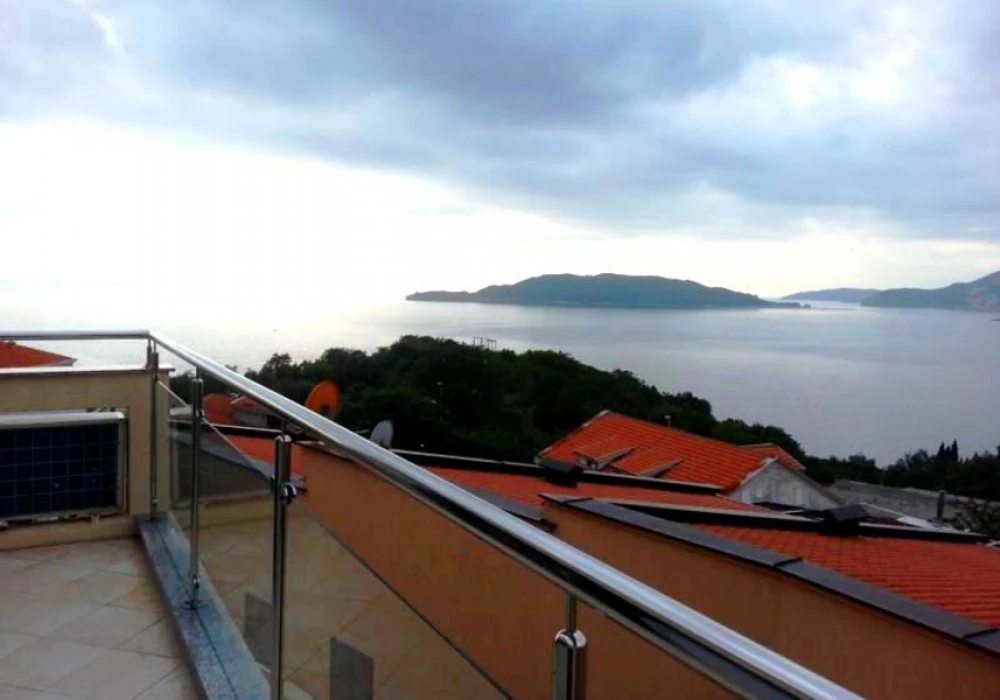 Apartments for sale 2 rooms, 85 m². Budva. 