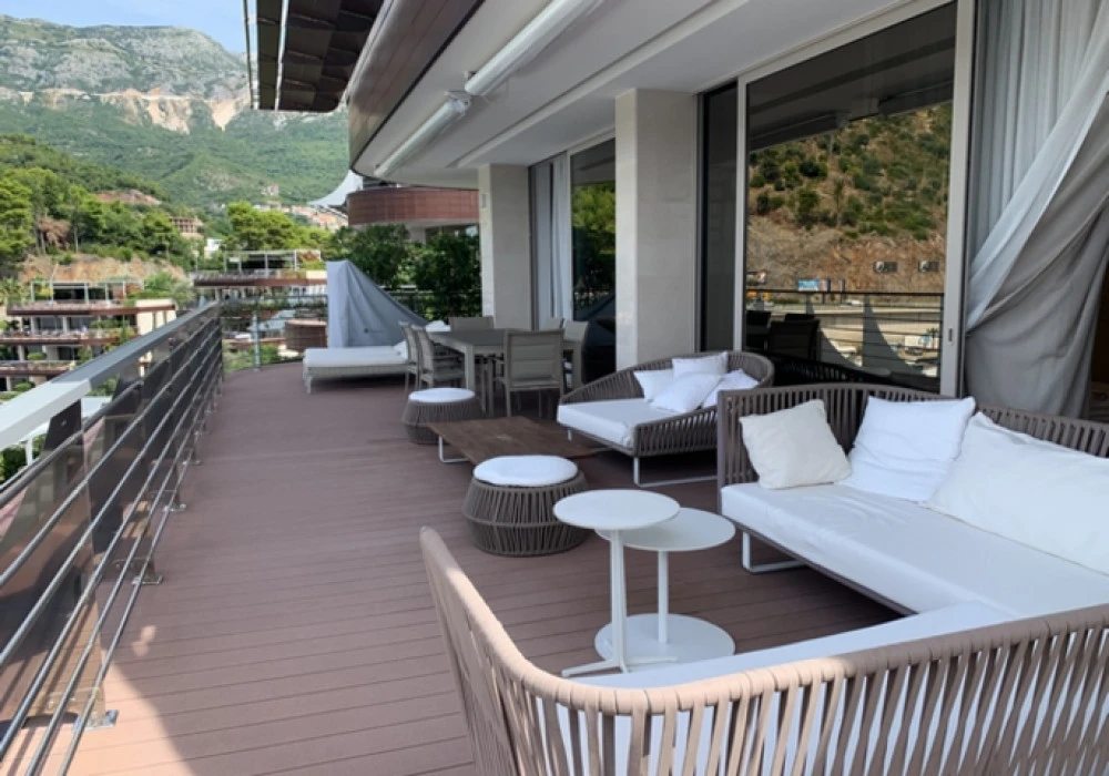 Apartments for sale 3 rooms, 505 m². Budva. 