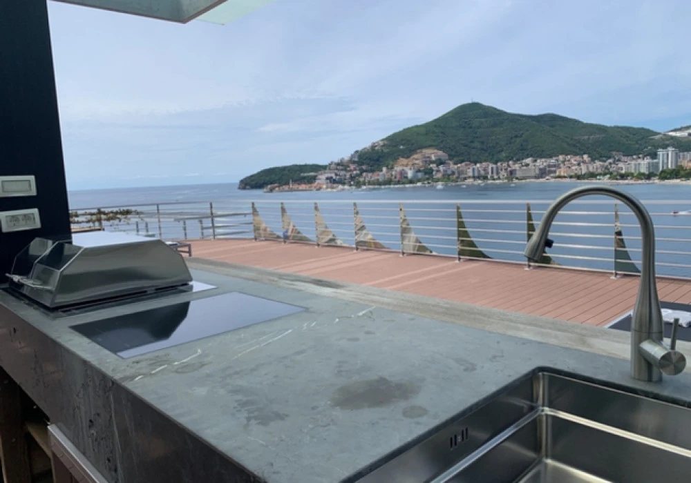 Apartments for sale 3 rooms, 505 m². Budva. 