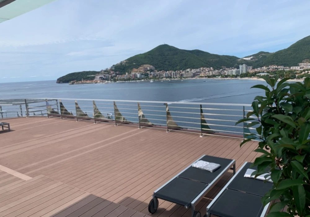 Stan na prodaju 3 собе, 505 m². Budva. 