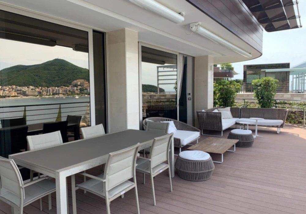 Apartments for sale 3 rooms, 505 m². Budva. 