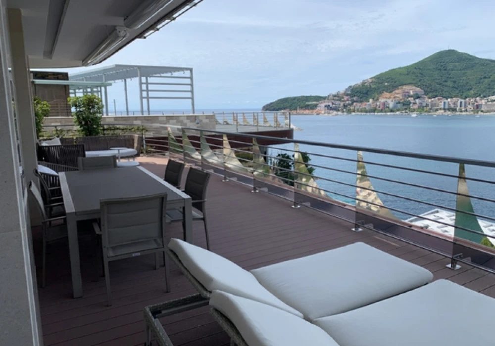 Apartments for sale 3 rooms, 505 m². Budva. 