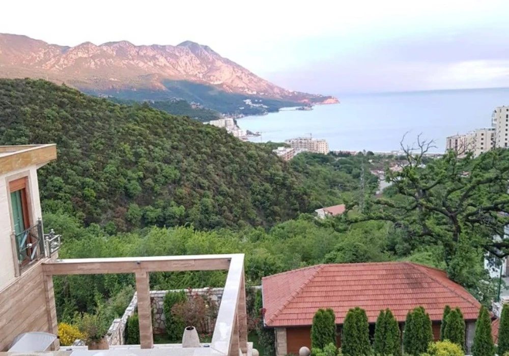 Land for sale for residential construction. Kotor. 