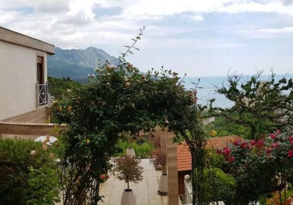 Land for sale for residential construction. Kotor. 