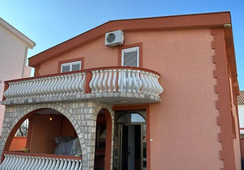 House for sale 6 rooms, 168 m². Bar. 