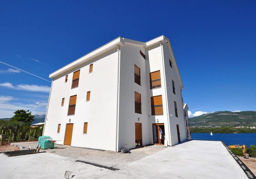 Apartments for sale 2 rooms, 77 m². Tivat. 