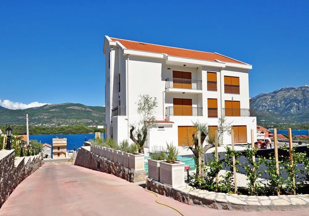 Apartments for sale 2 rooms, 77 m². Tivat. 