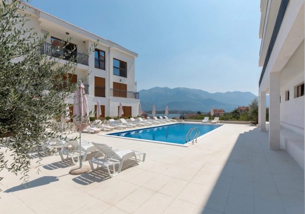 Apartments for sale 2 rooms, 77 m². Tivat. 