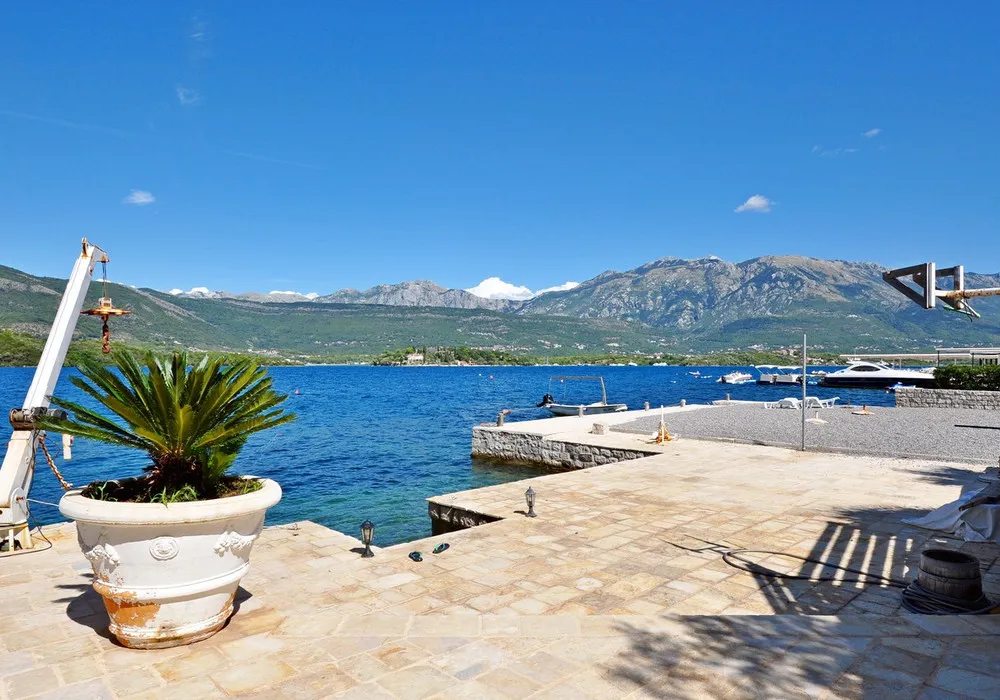 Apartments for sale 2 rooms, 77 m². Tivat. 