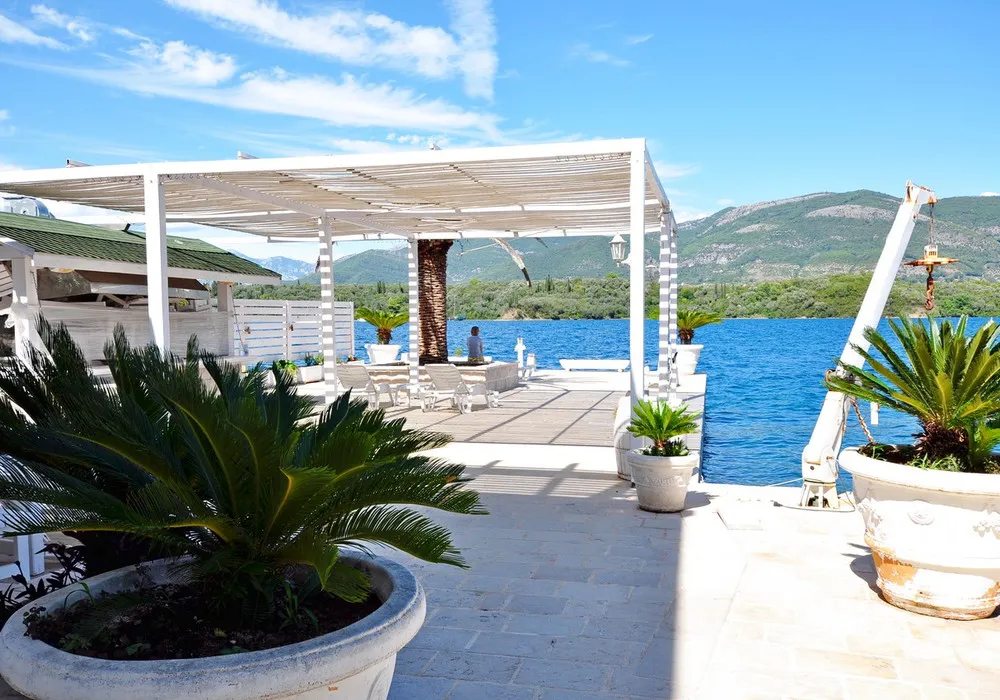 Apartments for sale 2 rooms, 77 m². Tivat. 