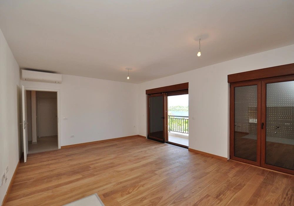 Stan na prodaju 2 собе, 77 m². Tivat. 