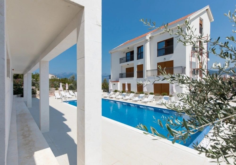 Apartments for sale 2 rooms, 77 m². Tivat. 