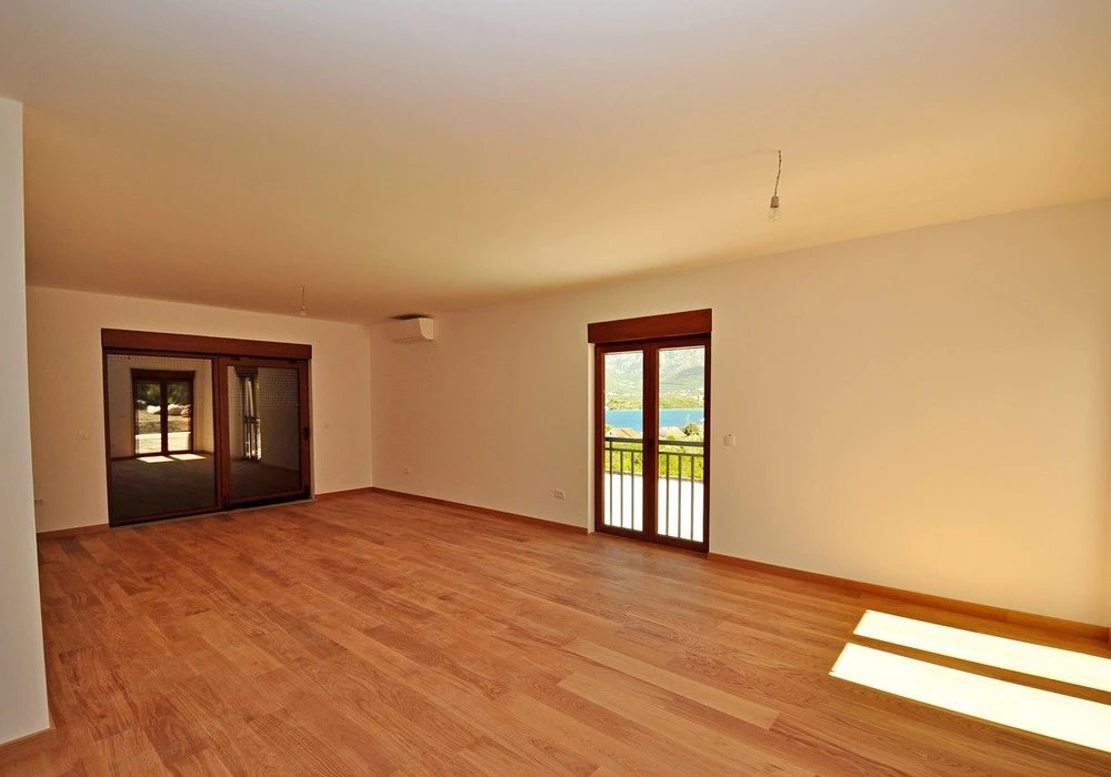 Apartments for sale 2 rooms, 77 m². Tivat. 