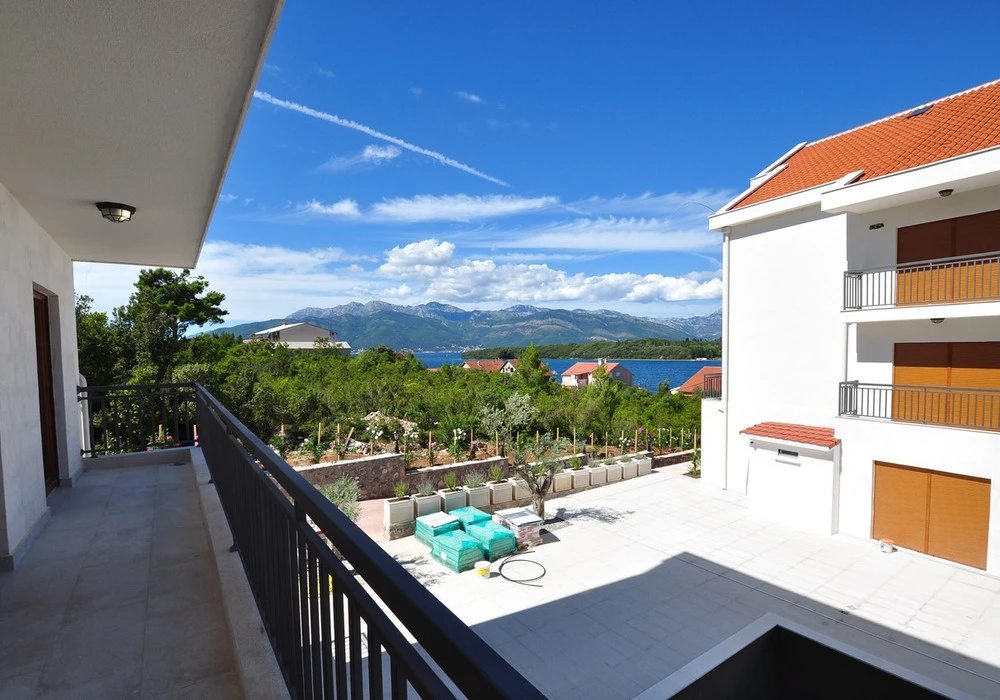 Apartments for sale 2 rooms, 77 m². Tivat. 