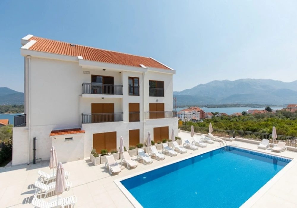 Apartments for sale 2 rooms, 77 m². Tivat. 