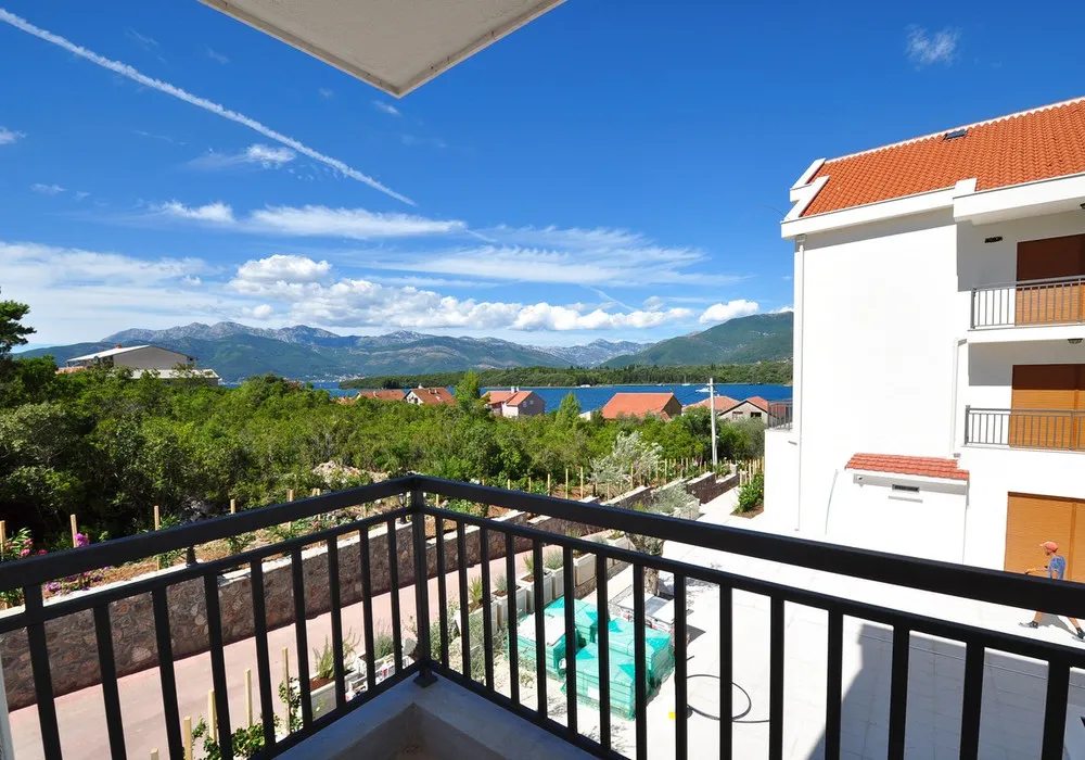 Apartments for sale 2 rooms, 77 m². Tivat. 