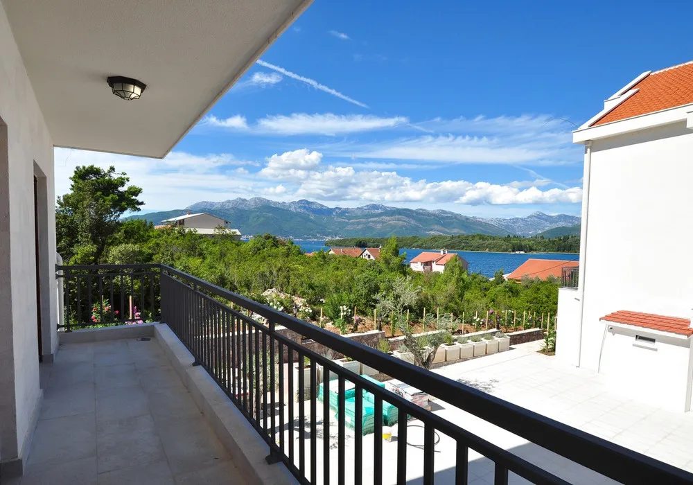 Apartments for sale 2 rooms, 77 m². Tivat. 