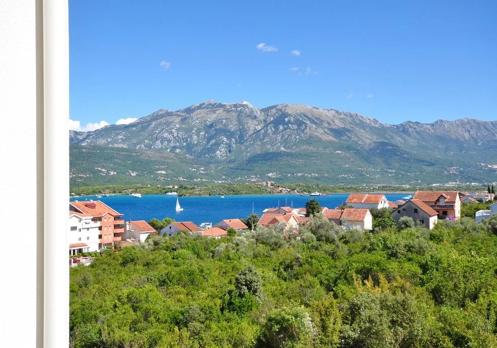 Apartments for sale 2 rooms, 77 m². Tivat. 