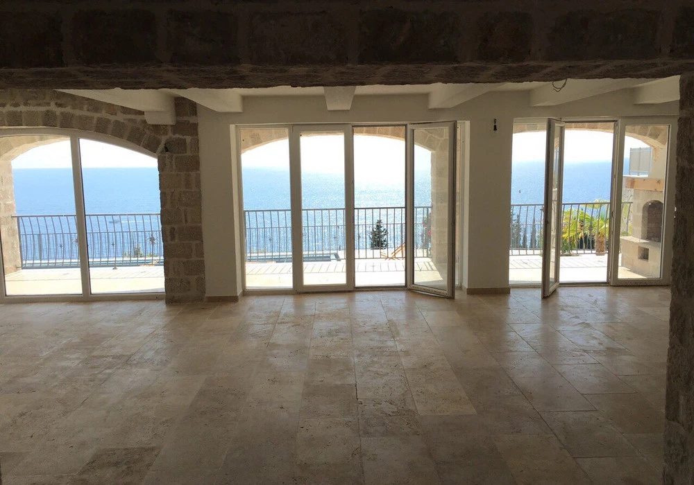 Kuća na prodaju 5 соба, 450 m². Budva. 