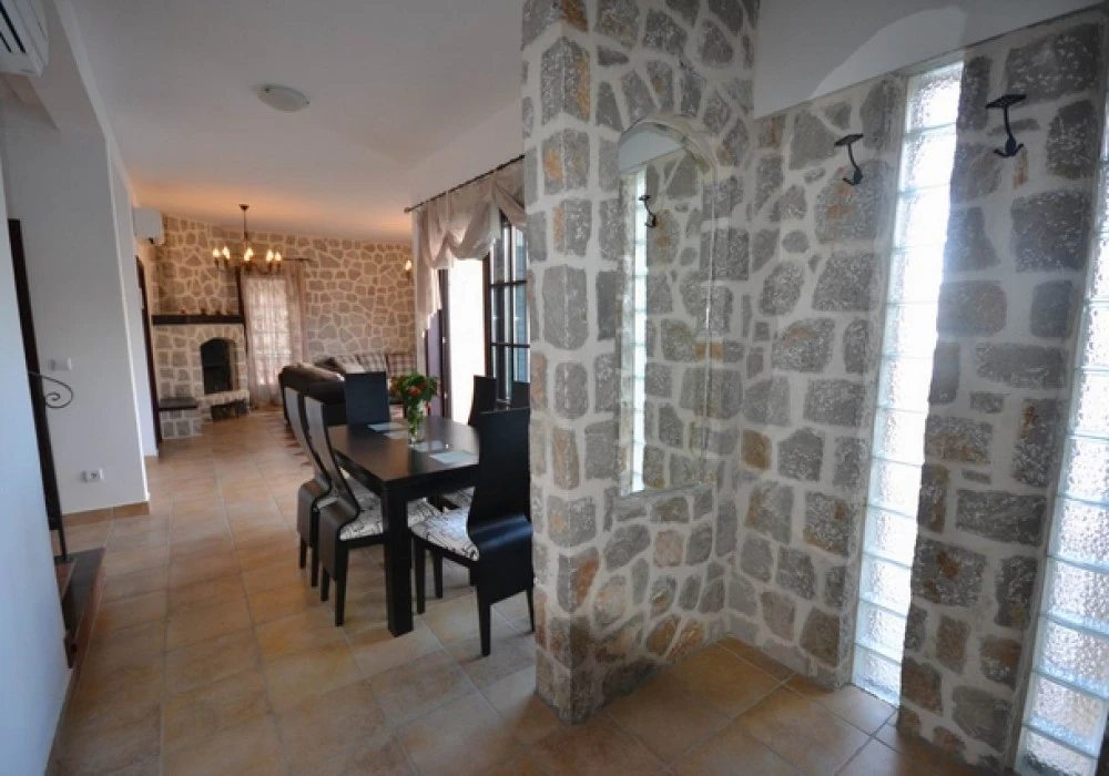 House for sale 4 rooms, 235 m². Kostanica. 