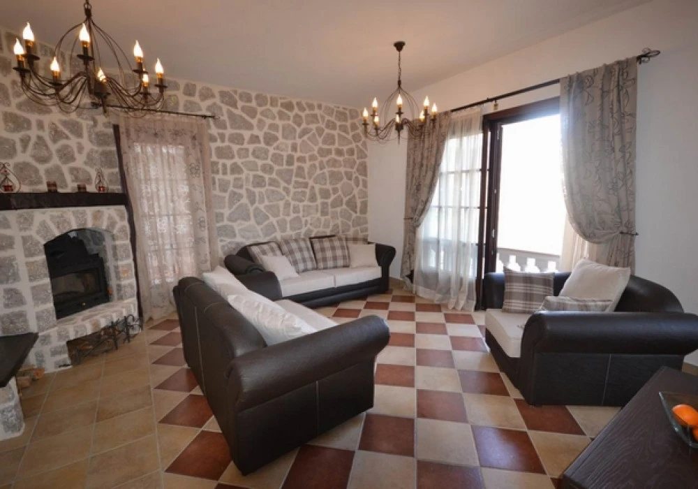 House for sale 4 rooms, 235 m². Kostanica. 