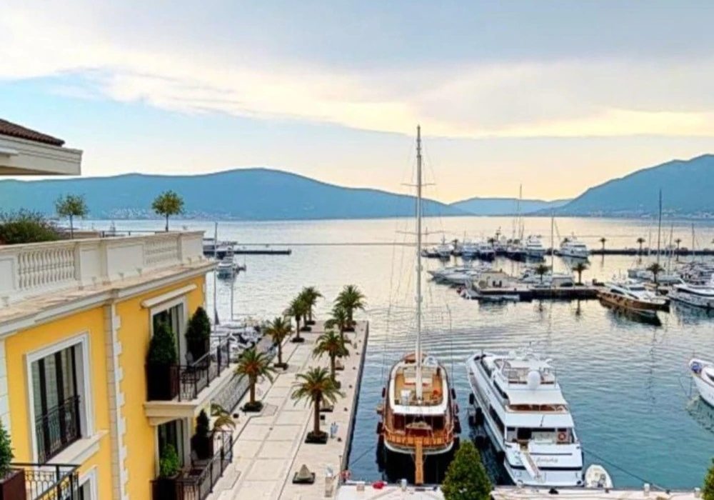 Apartments for sale 2 rooms, 208 m². Tivat. 