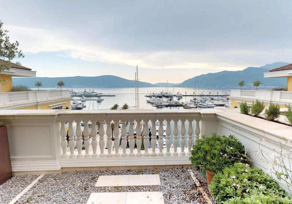 Apartments for sale 2 rooms, 208 m². Tivat. 