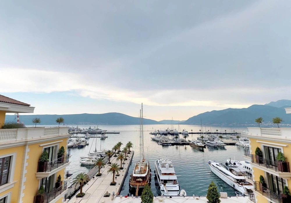 Apartments for sale 2 rooms, 208 m². Tivat. 