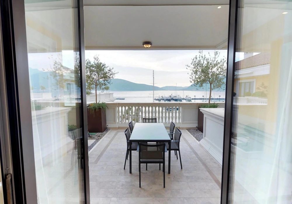 Apartments for sale 2 rooms, 208 m². Tivat. 