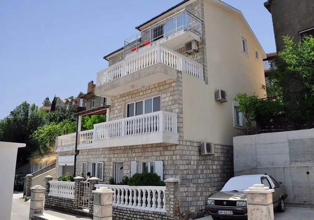 House for sale 6 rooms, 320 m². Herceg Novi. 