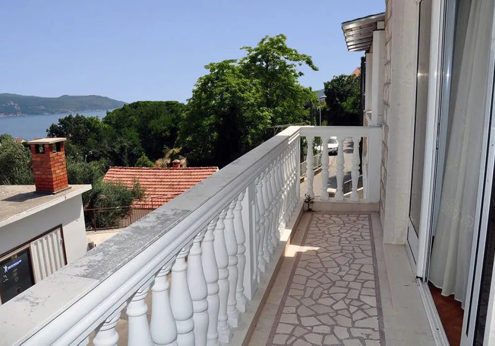 House for sale 6 rooms, 320 m². Herceg Novi. 