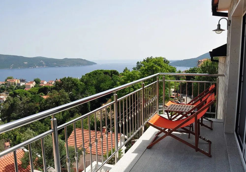 House for sale 6 rooms, 320 m². Herceg Novi. 