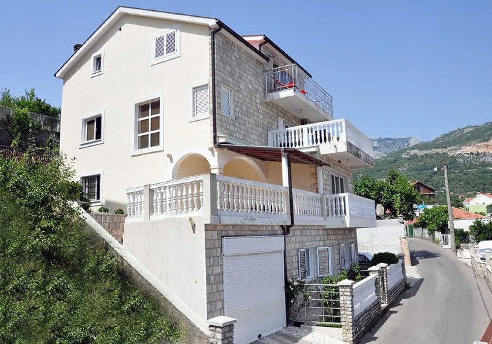 Kuća na prodaju 6 соба, 320 m². Herceg Novi. 